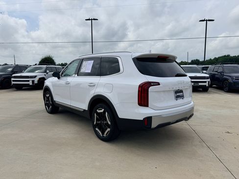 Used 2025 Kia Telluride S FWD image 7