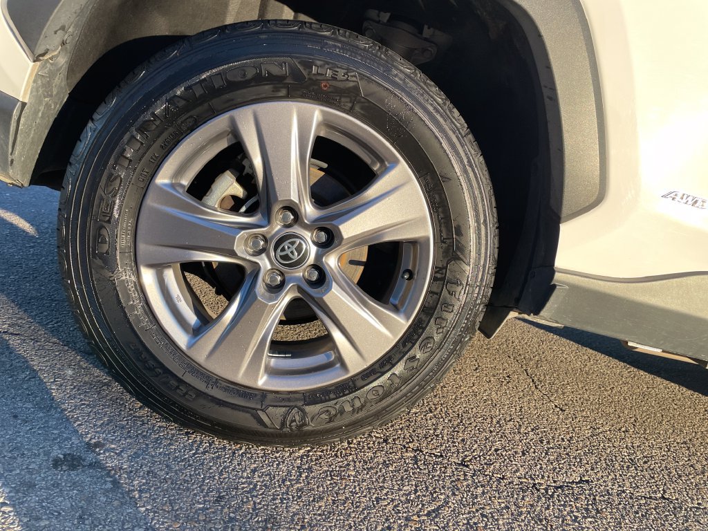 Used 2025 Toyota RAV4 XLE AWD/4WD image 12