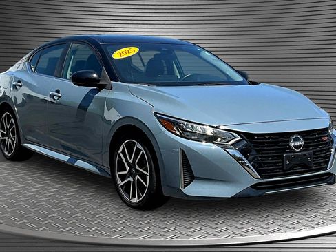 Used 2025 Nissan Sentra SR w/ SR Premium Package FWD image 1