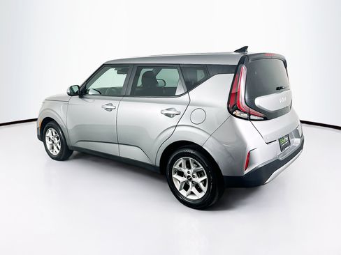Used 2025 Kia Soul LX w/ LX Technology Package FWD image 5