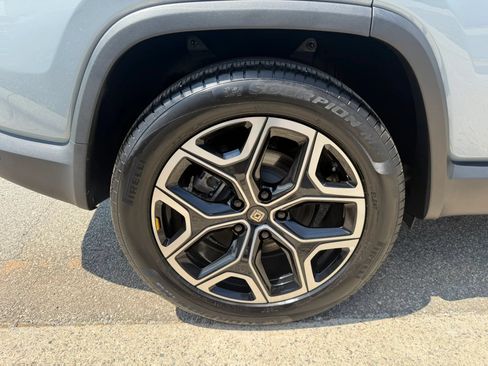 Used 2025 Rivian R1S Adventure AWD/4WD image 29