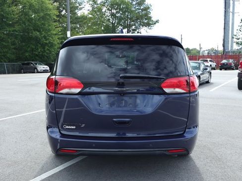 Used 2019 Chrysler Pacifica Touring Plus w/ S Appearance Package FWD image 4