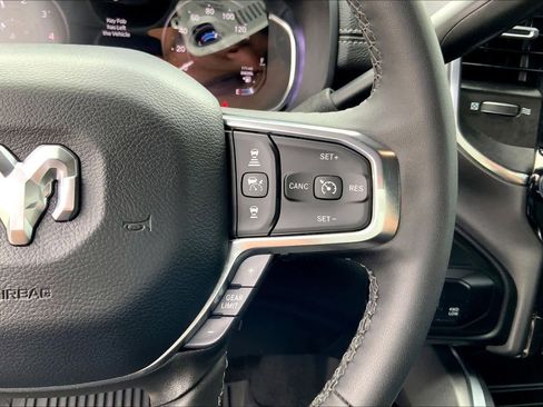 Used 2025 RAM 2500 Laramie AWD/4WD image 21