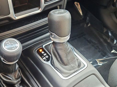 Used 2022 Jeep Wrangler Unlimited Sport image 22