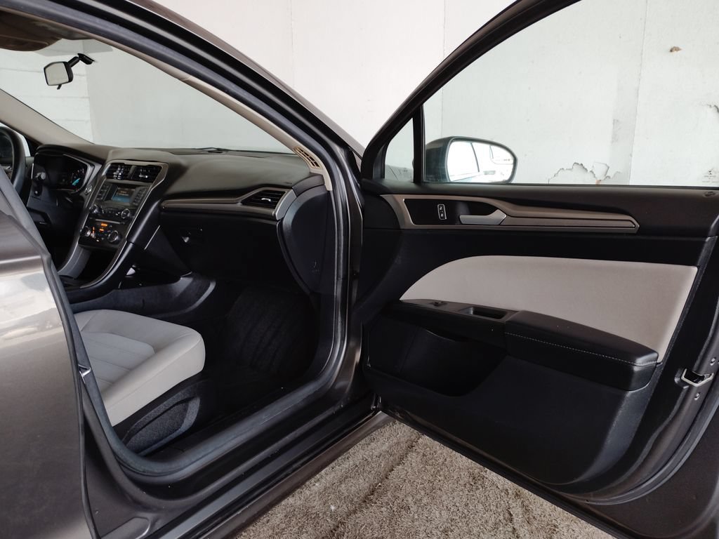 Used 2019 Ford Fusion SE FWD image 10