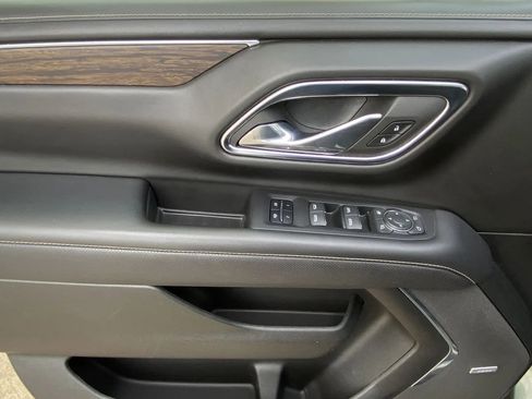 Used 2023 Chevrolet Suburban Premier image 11