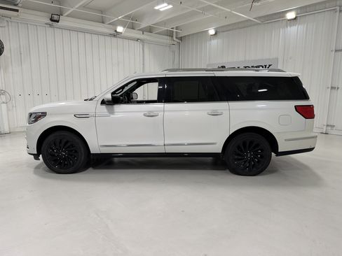 Used 2021 Lincoln Navigator L Reserve RWD image 2