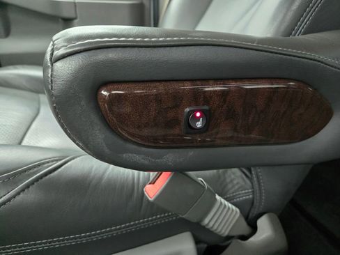 Used 2021 Chevrolet Express 2500 w/ Enhanced Convenience Package image 21