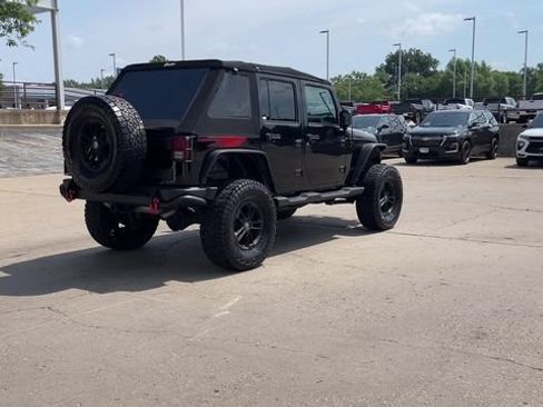 Used 2017 Jeep Wrangler Unlimited Sahara AWD/4WD image 2