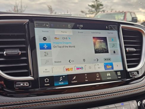 New 2026 Chrysler Pacifica Pinnacle image 22