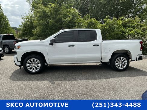 Used 2021 Chevrolet Silverado 1500 Custom image 2