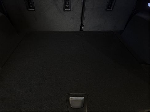 New 2025 Cadillac XT5 Luxury image 11