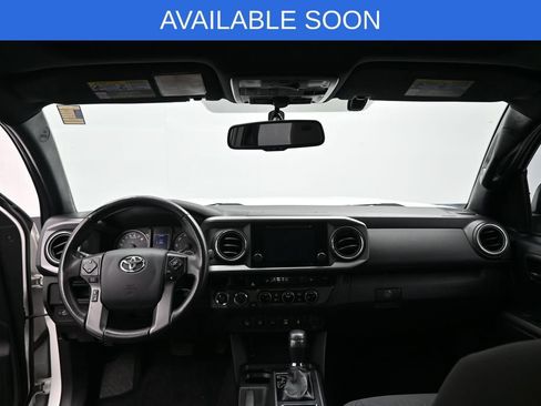 Used 2016 Toyota Tacoma TRD Off-Road w/ Premium & Technology Package AWD/4WD image 27