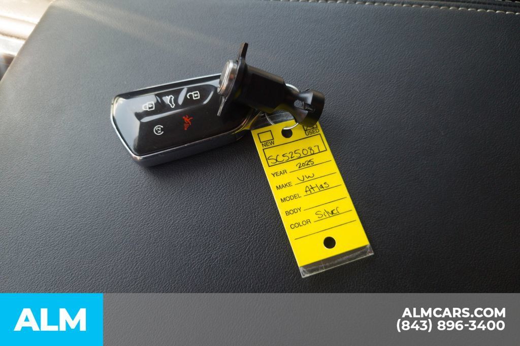 Used 2025 Volkswagen Atlas SE FWD image 15