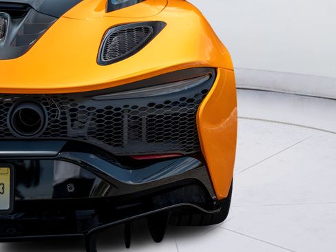 Used 2025 McLaren Artura Spider RWD image 28