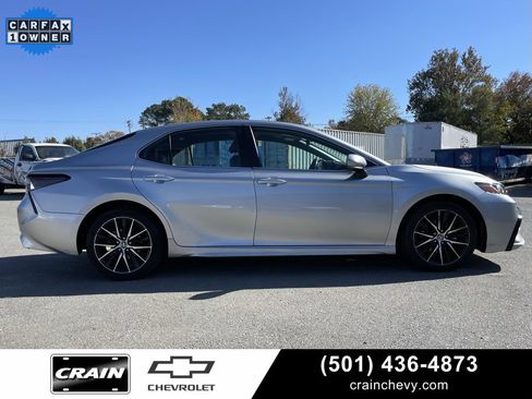 Used 2023 Toyota Camry SE image 8