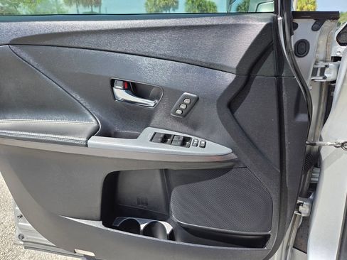 Used 2015 Toyota Venza XLE FWD image 28