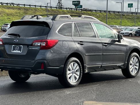 Used 2018 Subaru Outback 2.5i Premium image 3