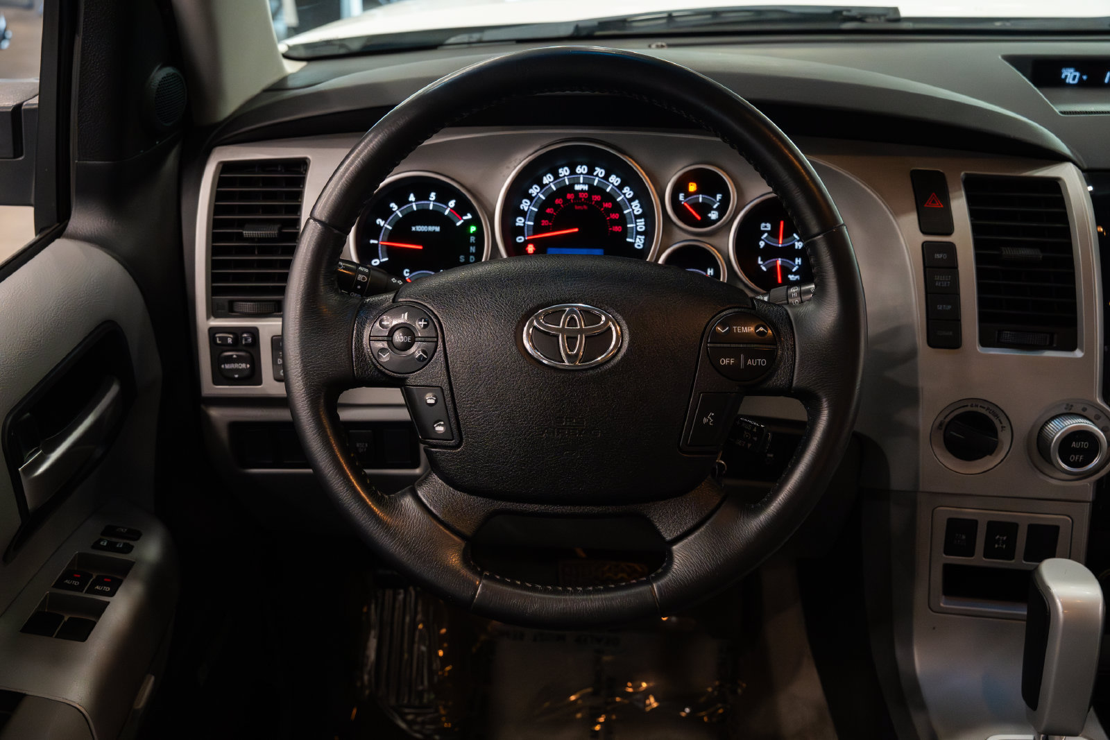 Used 2008 Toyota Sequoia Limited w/ Cold Area Pkg AWD/4WD image 12