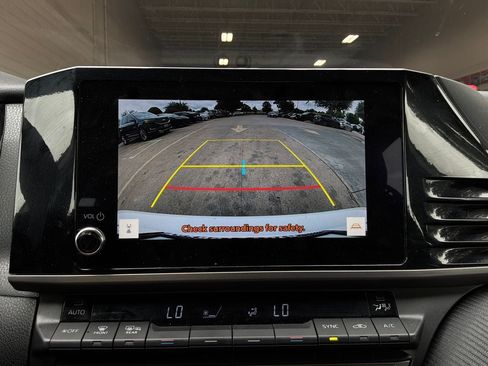 Used 2025 Toyota Camry SE FWD image 31