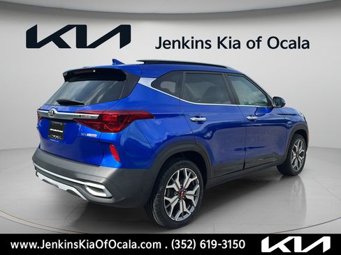 Certified 2021 Kia Seltos SX w/ SX Sunroof Package AWD/4WD image 3