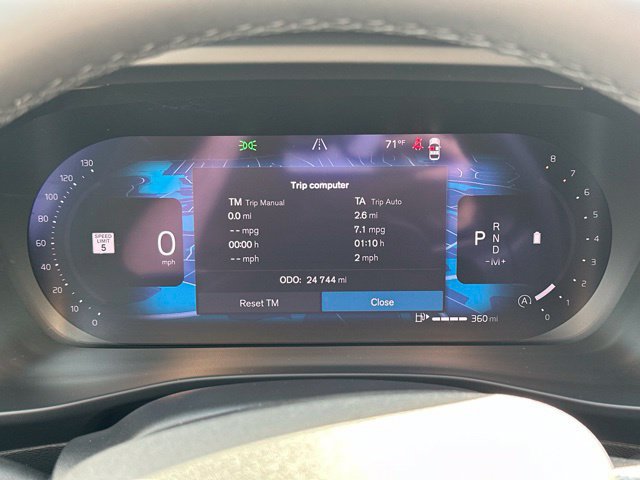 Certified 2024 Volvo XC40 B5 Core AWD/4WD image 25