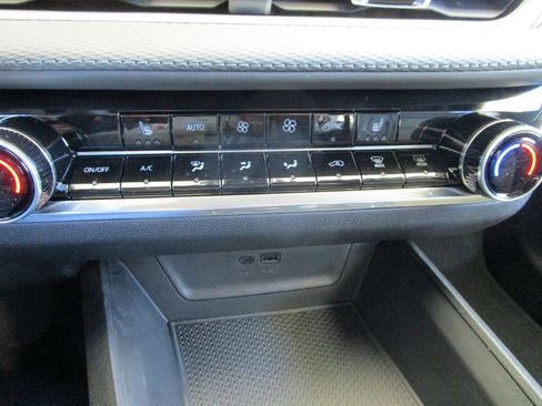 New 2026 Chevrolet Equinox LT w/ Convenience Package II image 31