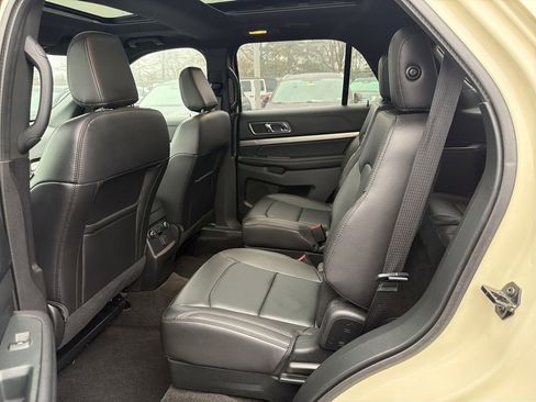 Used 2018 Ford Explorer XLT w/ Equipment Group 202A image 13