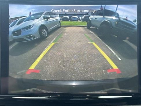 Used 2024 Chrysler Pacifica Touring-L FWD image 27