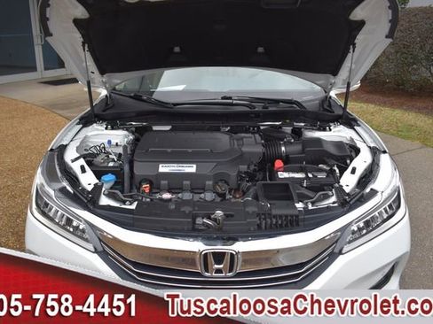 Used 2017 Honda Accord Touring image 39