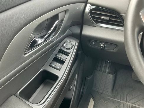 Used 2023 Chevrolet Traverse LT FWD image 24