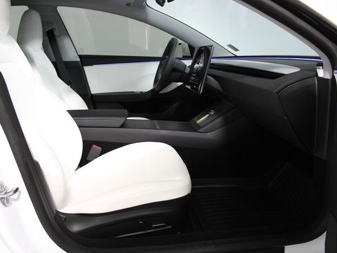 Used 2025 Tesla Model 3 Long Range image 11