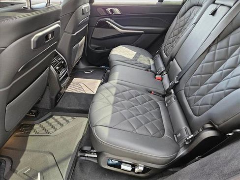 Used 2026 BMW X7 xDrive40i w/ Premium Package image 14
