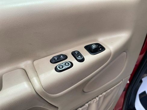 Used 1999 Ford E-150 and Econoline 150 image 27