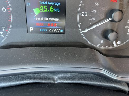 Used 2024 Toyota Corolla LE w/ LE Convenience Package FWD image 15