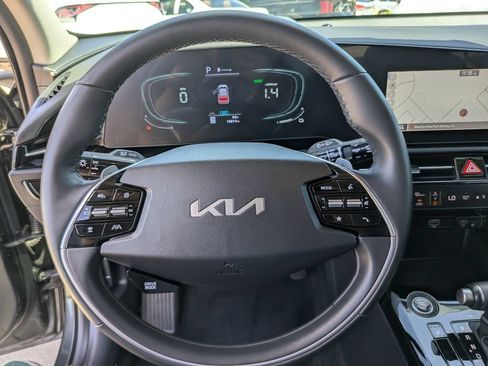 Certified 2024 Kia Niro EX FWD image 28