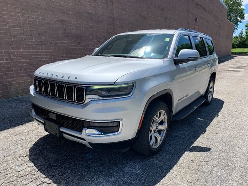 Used 2022 Jeep Wagoneer Series II AWD/4WD image 22