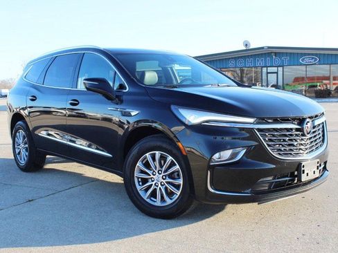 Used 2023 Buick Enclave Essence image 2