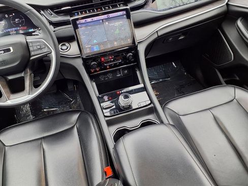 Used 2024 Jeep Grand Cherokee Limited 4xe image 12