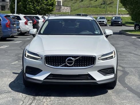 Used 2020 Volvo V60 T5 Cross Country w/ Protection Package Premier AWD/4WD image 2