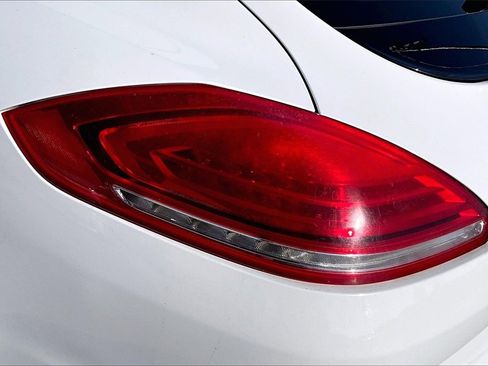 Used 2016 Porsche Panamera S image 23