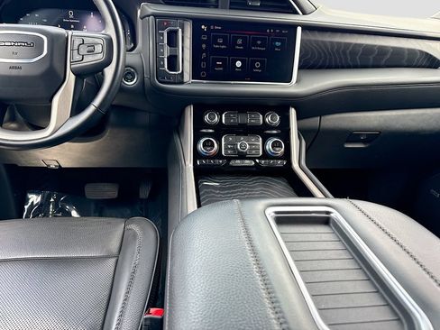 Used 2024 GMC Yukon XL Denali AWD/4WD image 18