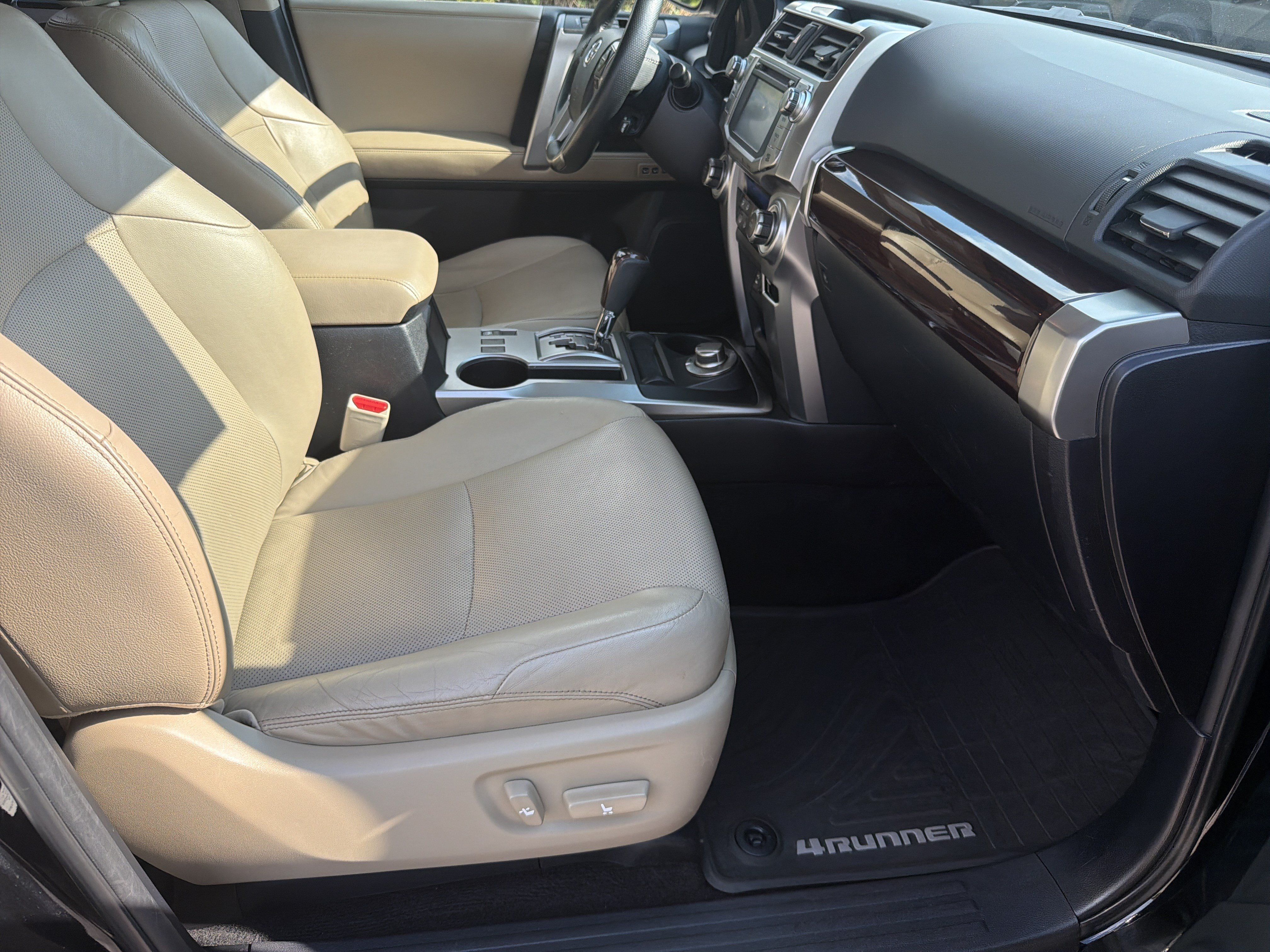 Used 2015 Toyota 4Runner Limited AWD/4WD image 23