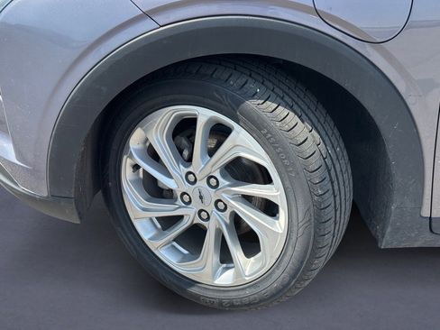 Used 2023 Chevrolet Bolt EUV LT image 3