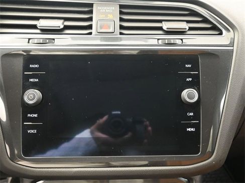 Used 2018 Volkswagen Tiguan SEL image 4