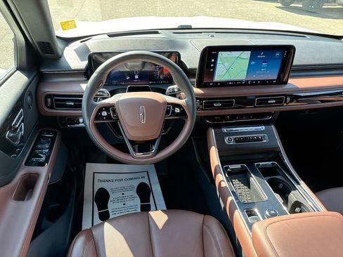 Used 2025 Lincoln Aviator Reserve AWD/4WD image 23