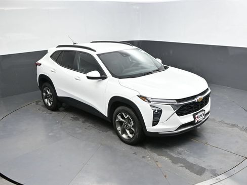 Used 2025 Chevrolet Trax LT FWD image 28