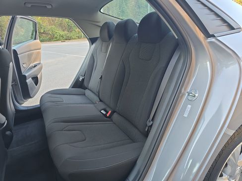 Used 2023 Hyundai Elantra SE image 13