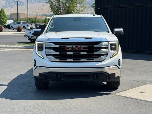 Used 2022 GMC Sierra 1500 SLE w/ X31 Off-Road Package AWD/4WD image 2