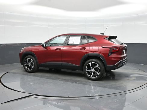 Used 2024 Chevrolet Trax RS FWD image 18
